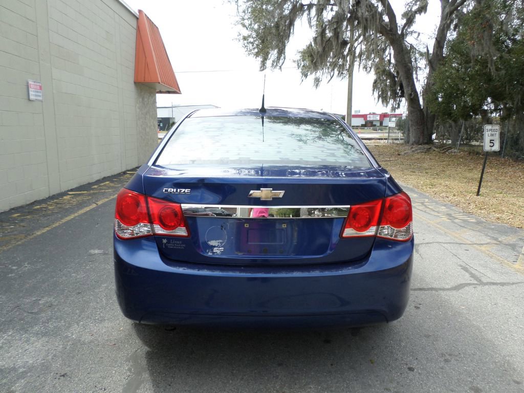 Used 2013 Chevrolet Cruze LS image 6