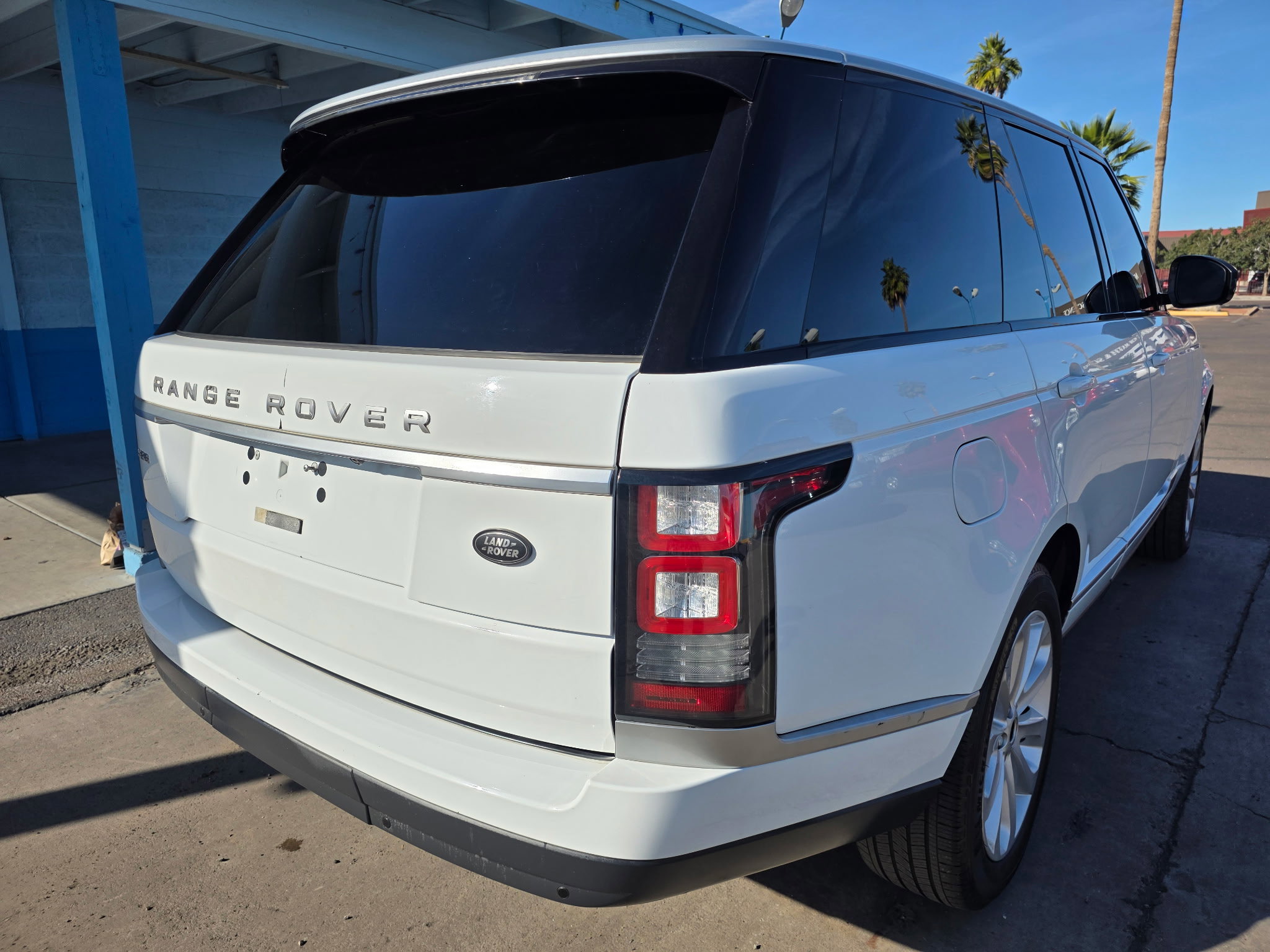 Used 2013 Land Rover Range Rover HSE image 3