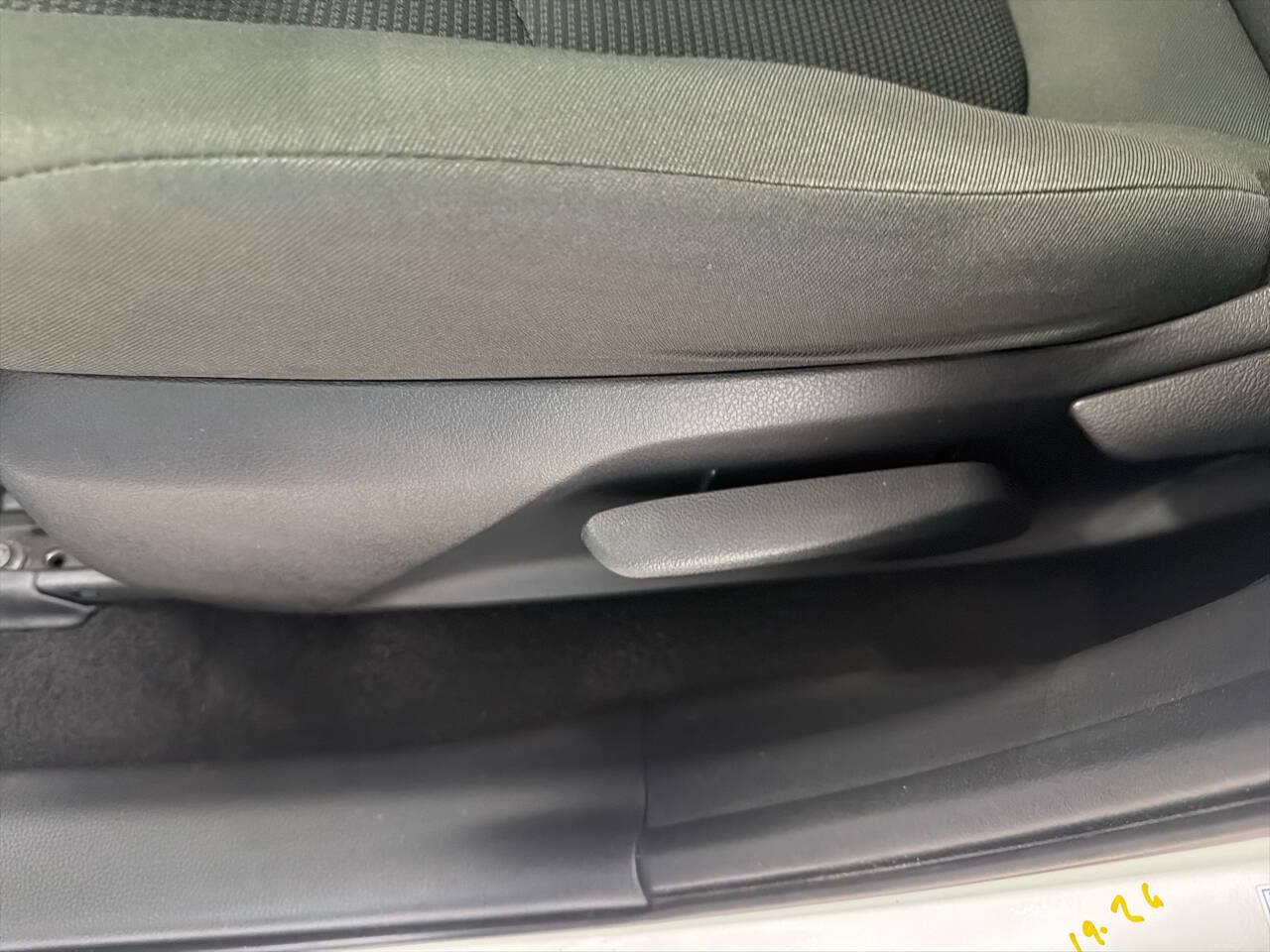 Used 2021 Toyota RAV4 LE AWD/4WD image 18