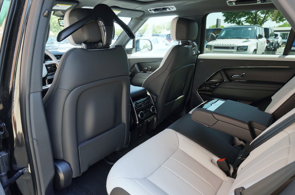 New 2026 Land Rover Range Rover Sport Dynamic SE AWD/4WD image 31