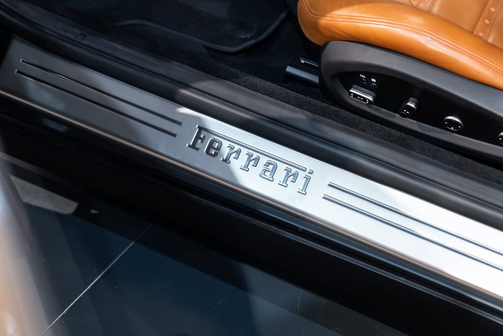 Used 2018 Ferrari GTC4Lusso AWD/4WD image 27