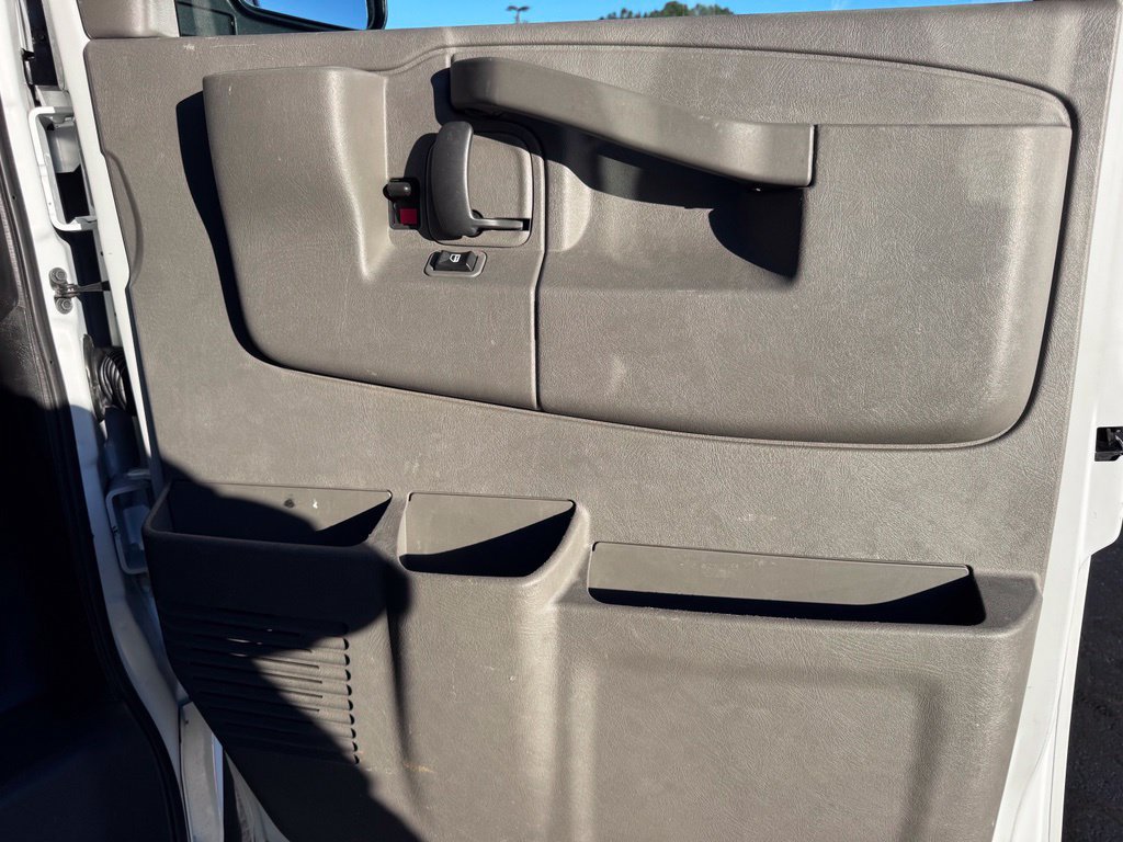 Used 2017 Chevrolet Express 2500 RWD image 19