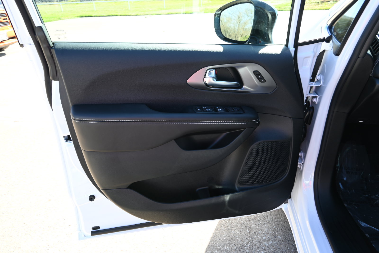 New 2026 Chrysler Pacifica Select AWD/4WD image 7