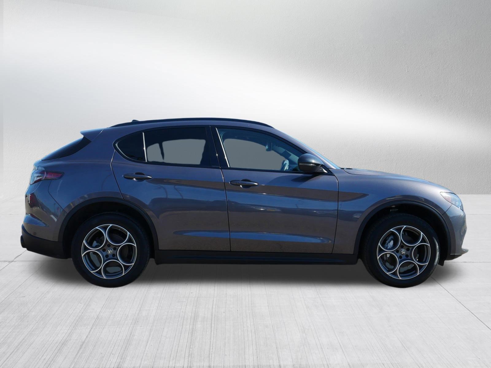 Used 2025 Alfa Romeo Stelvio Sprint w/ Convenience Package image 8