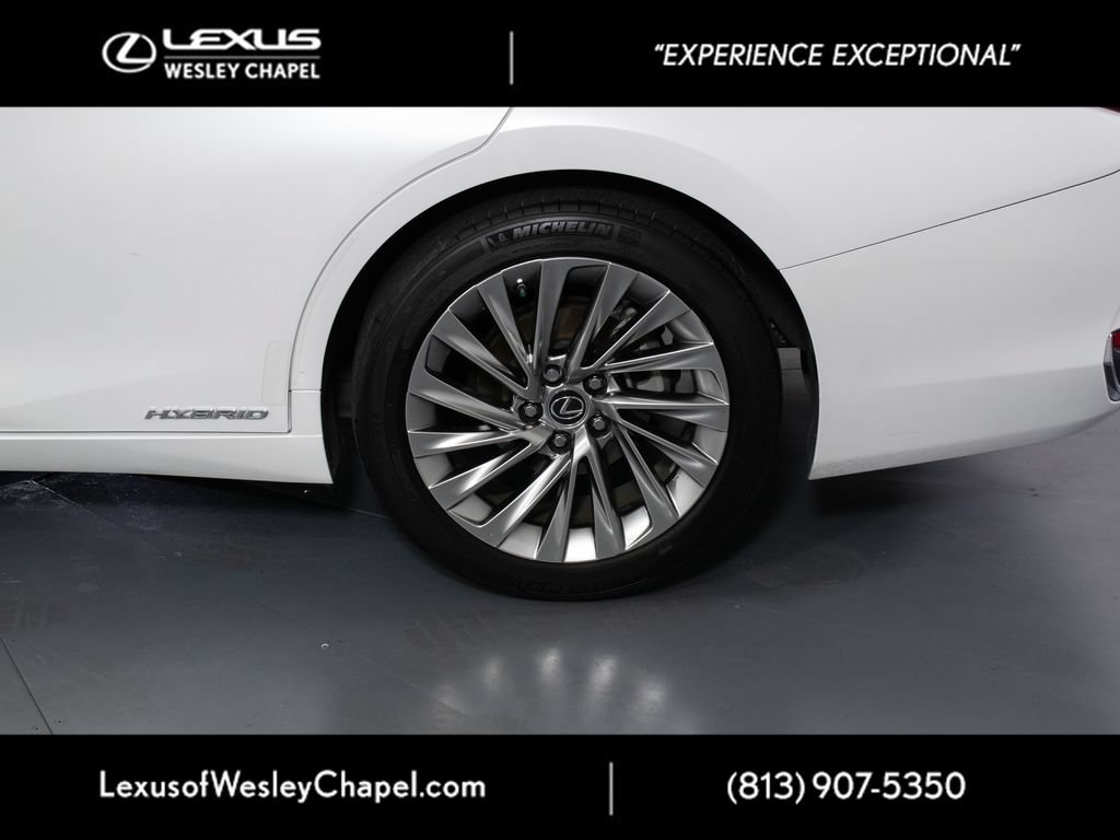 Used 2021 Lexus ES 300h Ultra Luxury w/ Accessory Package 2 FWD image 11