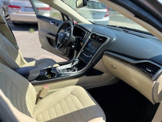Used 2014 Ford Fusion SE w/ Equipment Group 202A FWD image 11