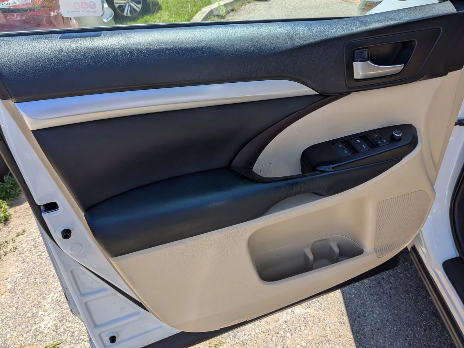 Used 2019 Toyota Highlander XLE AWD/4WD image 24