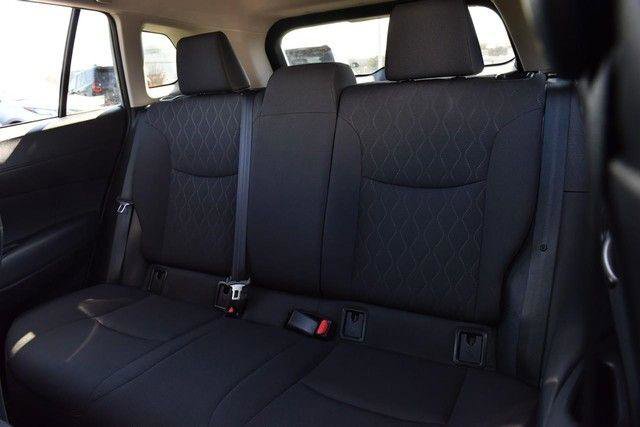 Used 2025 Toyota Corolla Cross LE image 21