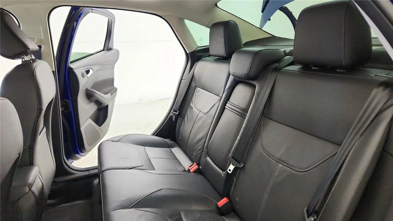 Used 2015 Ford Focus Titanium FWD image 32