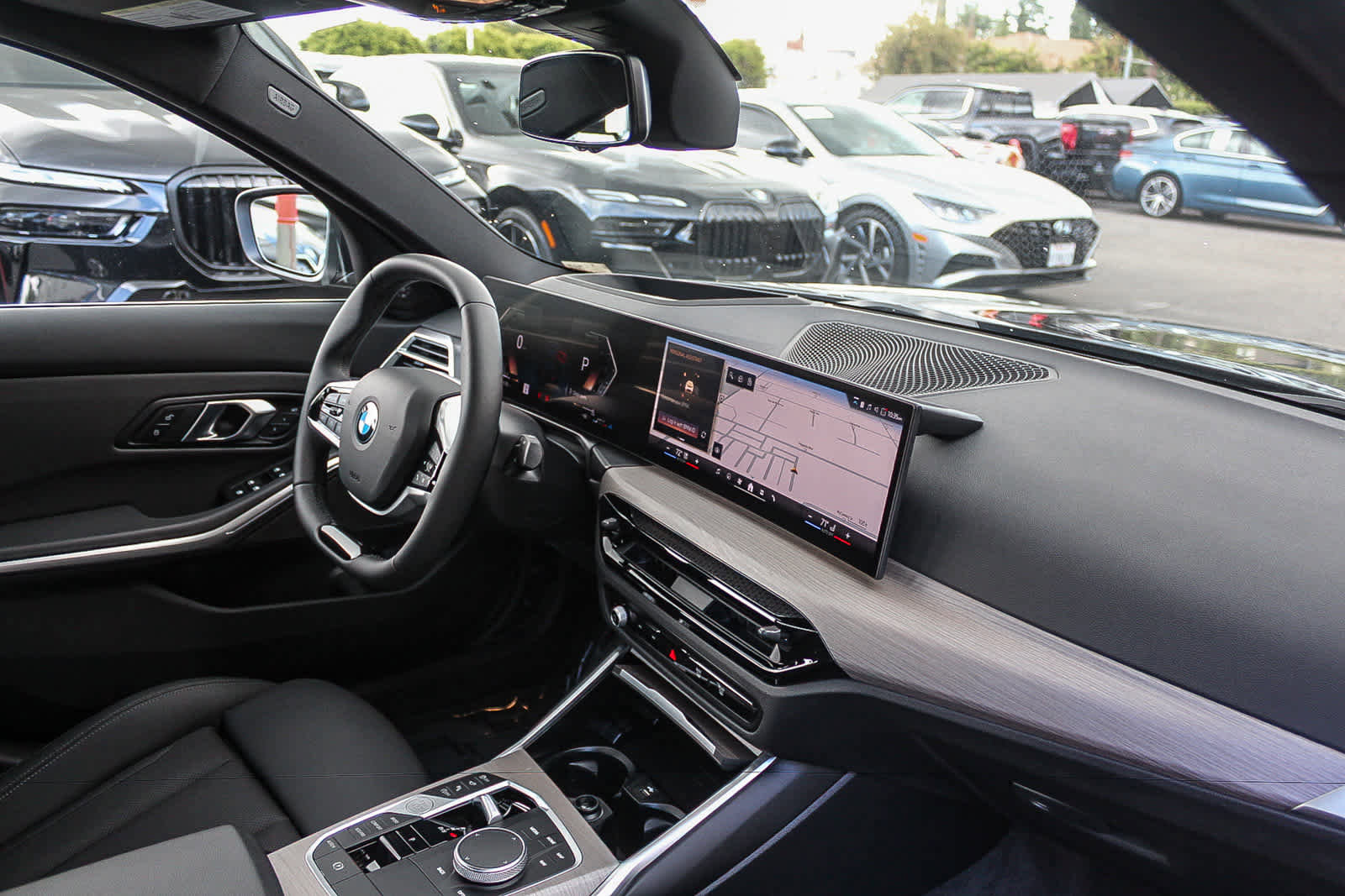 Used 2025 BMW 330i Sedan w/ Premium Package RWD image 15