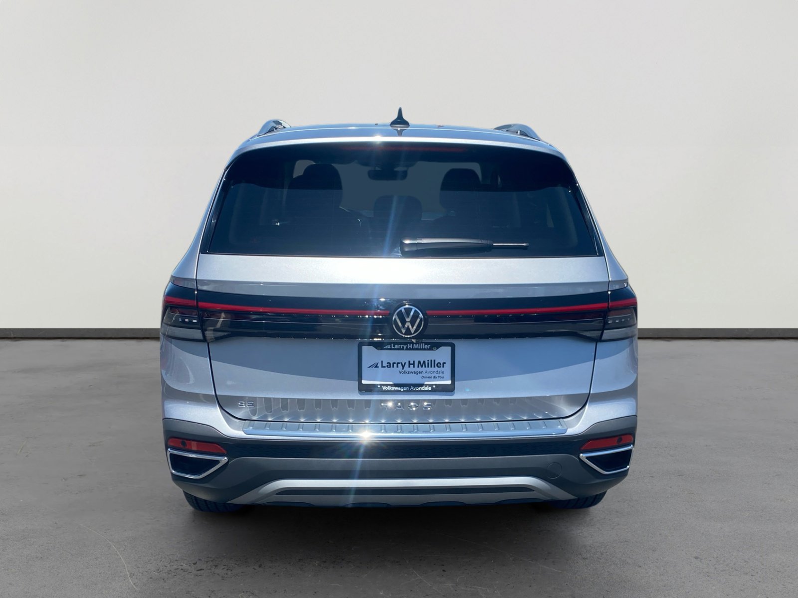 New 2025 Volkswagen Taos SE image 4