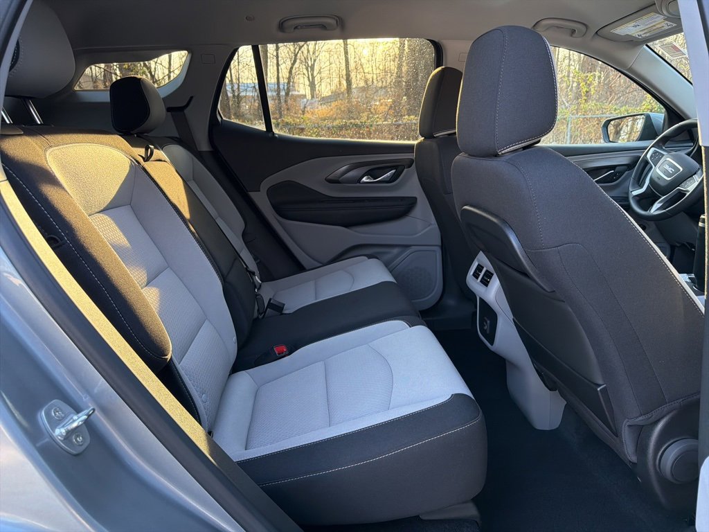 Used 2023 GMC Terrain SLE w/ Driver Convenience Package image 11