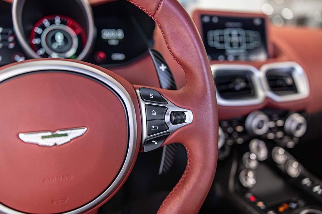 Used 2023 Aston Martin V8 Vantage Coupe image 24