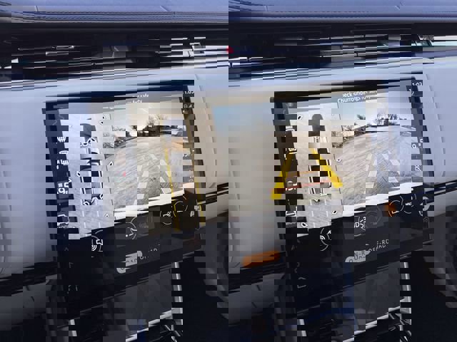 Used 2025 Land Rover Range Rover Long Wheelbase Autobiography image 18