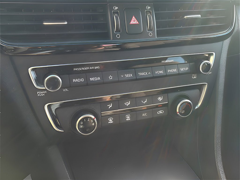 Used 2020 Kia Optima LX image 33