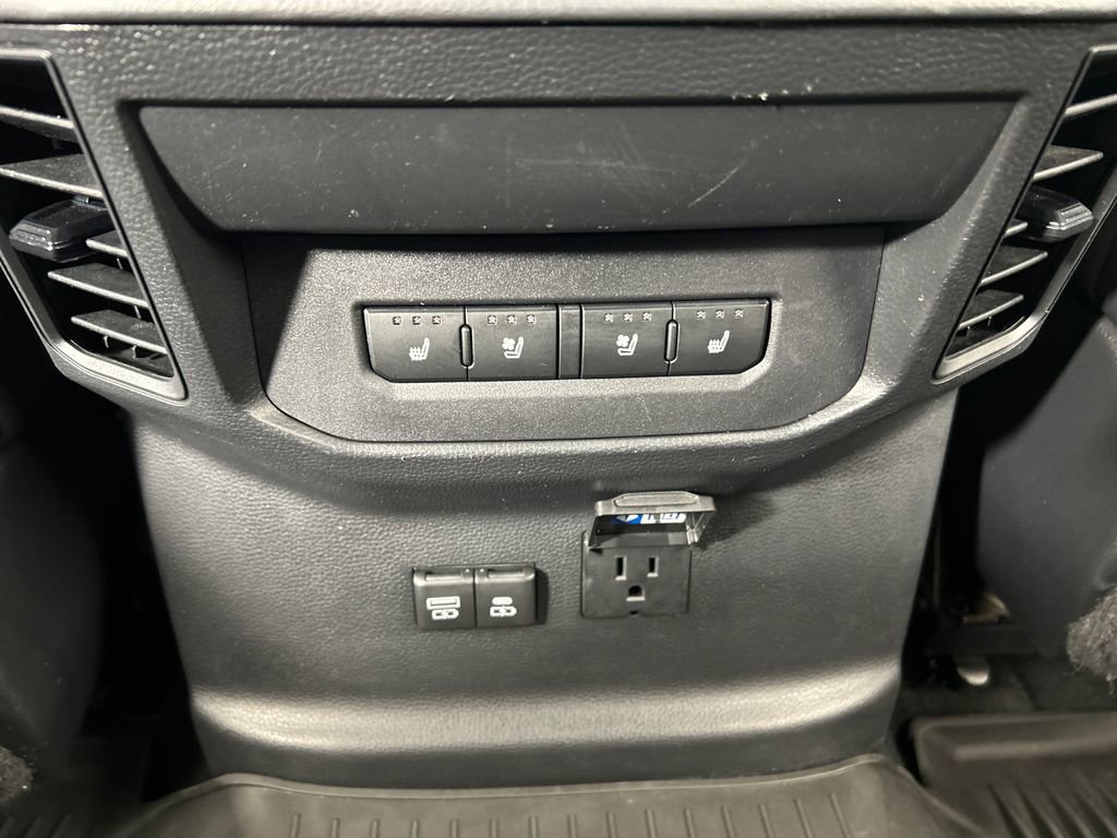 Used 2022 Toyota Tundra Platinum w/ Advanced Package AWD/4WD image 20