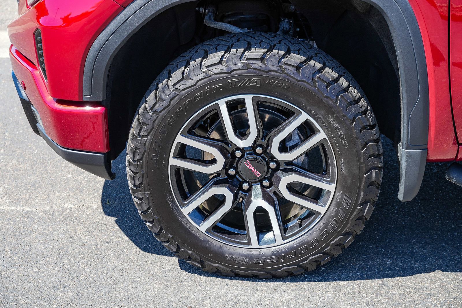 Used 2024 GMC Sierra 1500 AT4 w/ Technology Package AWD/4WD image 9