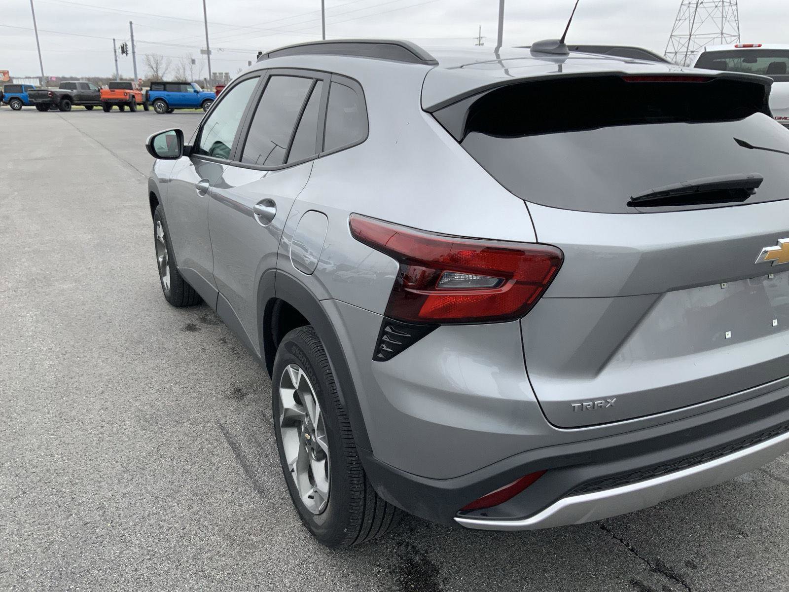 Used 2025 Chevrolet Trax LT w/ LT Convenience Package FWD image 16