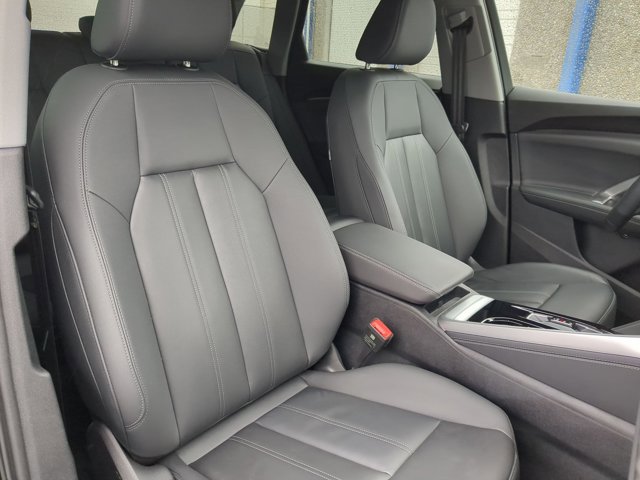 Used 2025 Audi Q5 Premium w/ Convenience Package image 22