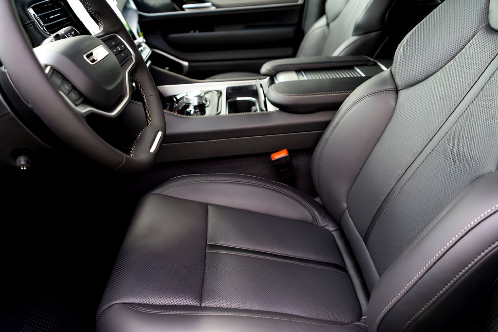 New 2026 Jeep Grand Wagoneer L Limited AWD/4WD image 9