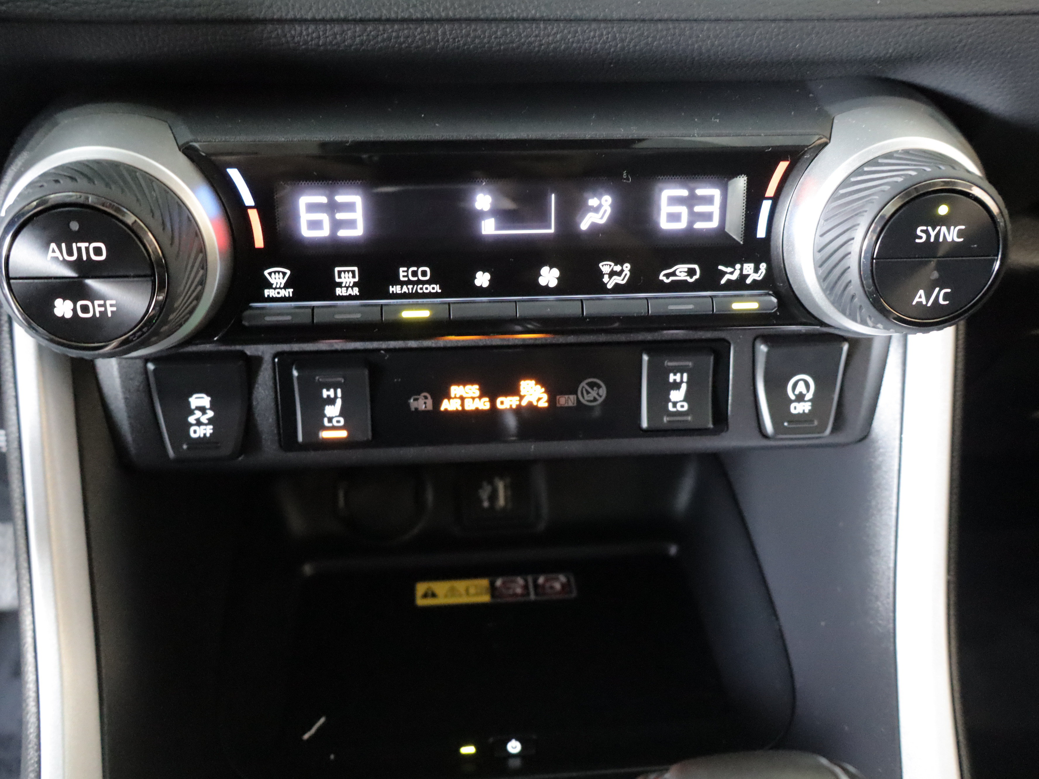 Used 2025 Toyota RAV4 XLE Premium w/ Weather Package AWD/4WD image 17
