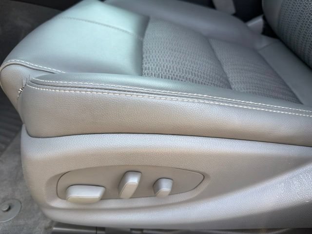 Used 2015 Chevrolet Impala LT w/ Convenience Package FWD image 13