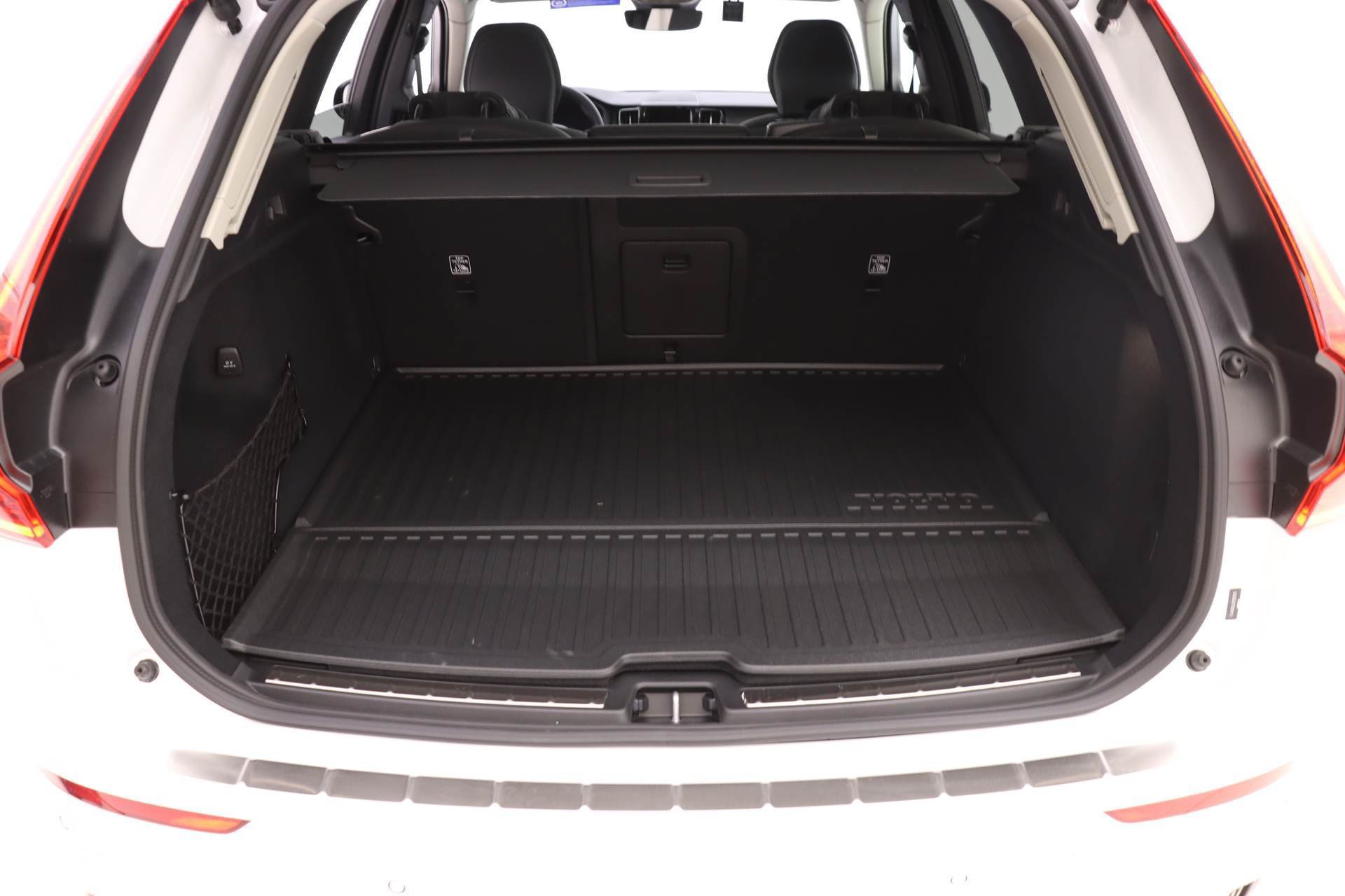 New 2024 Volvo XC60 T8 Plus w/ Protection Package Premier AWD/4WD image 14