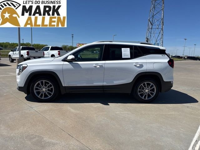 Used 2022 GMC Terrain SLT image 3