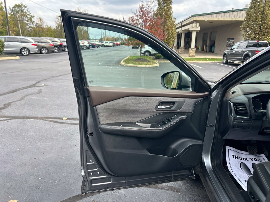 Used 2021 Nissan Rogue SV AWD/4WD image 10