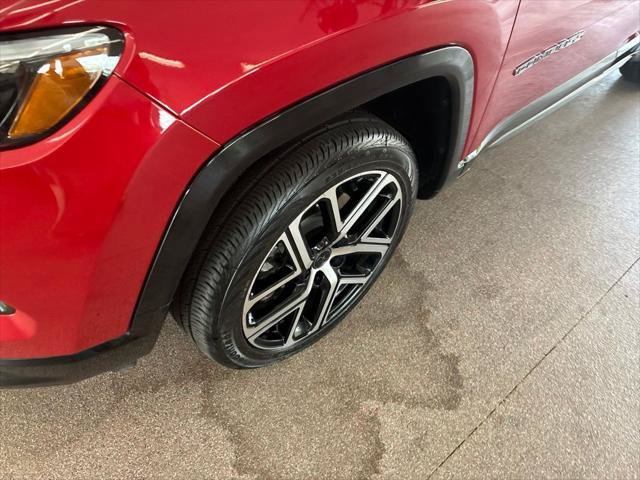 Certified 2025 Jeep Compass Limited w/ Elite Group AWD/4WD image 4