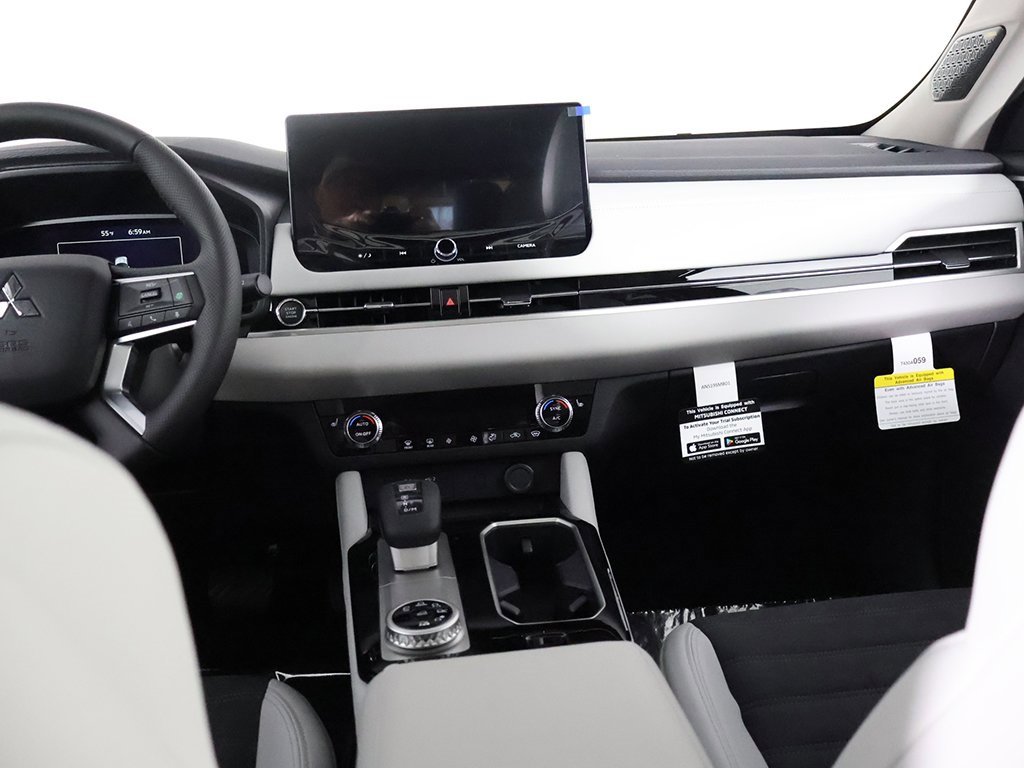 New 2025 Mitsubishi Outlander SE image 37