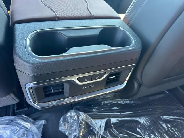 New 2026 GMC Sierra 2500 Denali Ultimate w/ LPO, Black Badging Package image 17