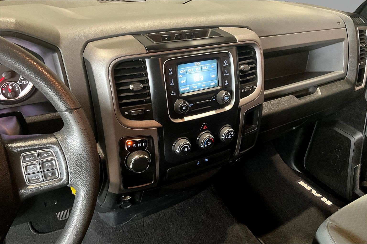 Used 2018 RAM 1500 Express RWD image 11