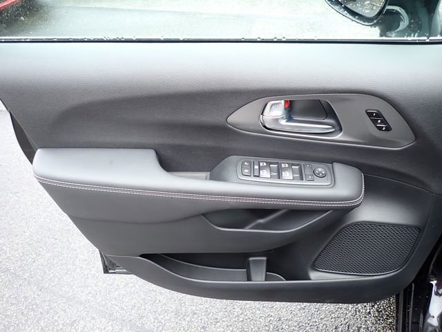 New 2026 Chrysler Pacifica Select image 17