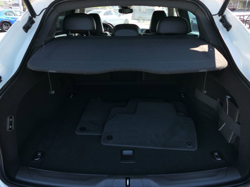 Used 2024 Maserati Levante GT Ultima image 25