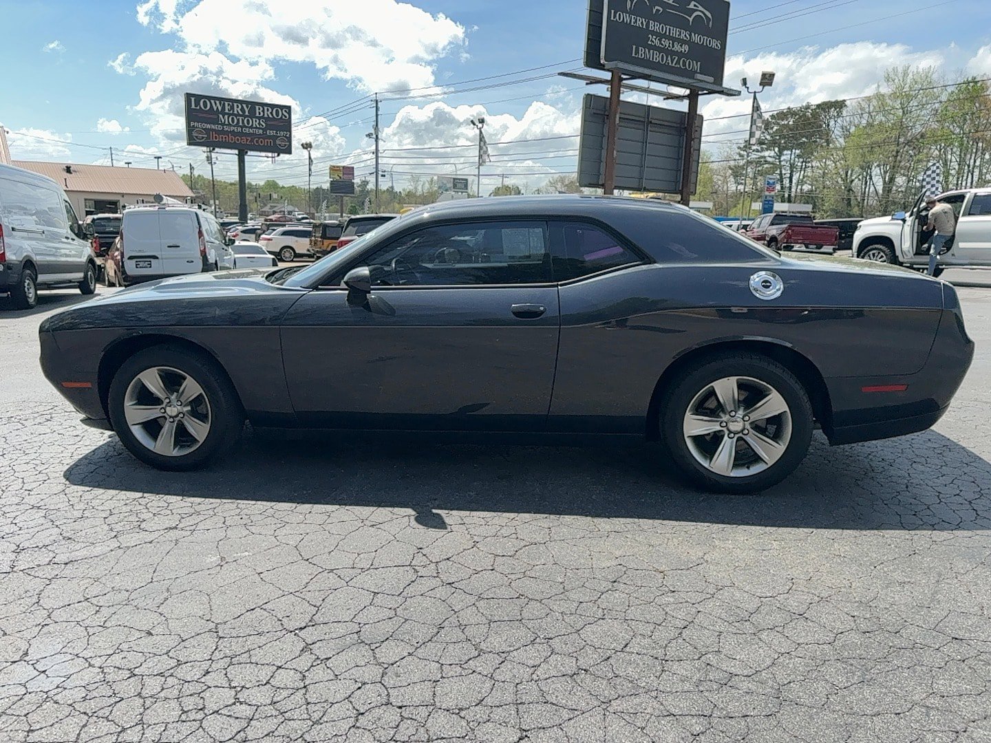 Used 2016 Dodge Challenger SXT image 9