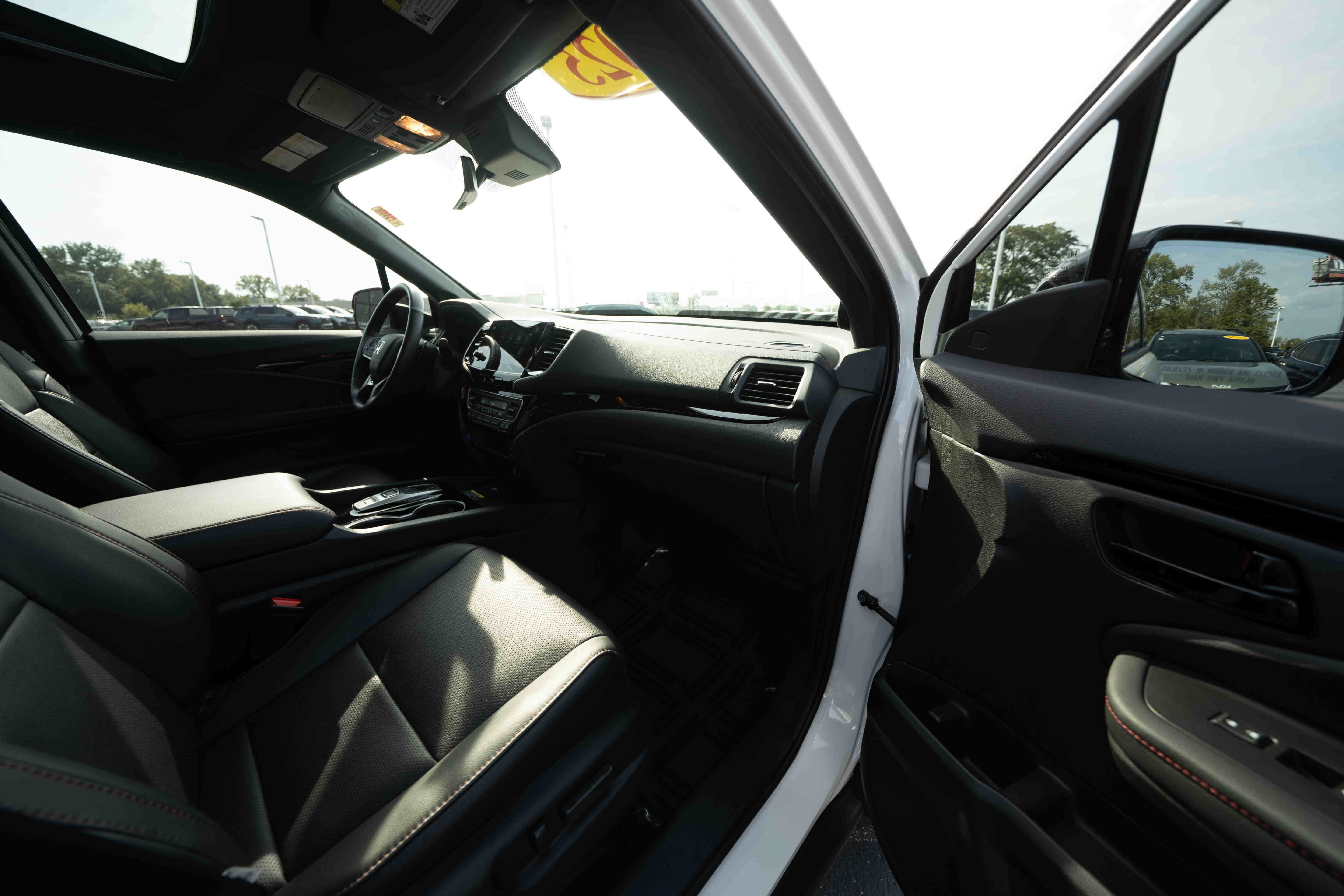 Certified 2025 Honda Passport Black Edition image 26