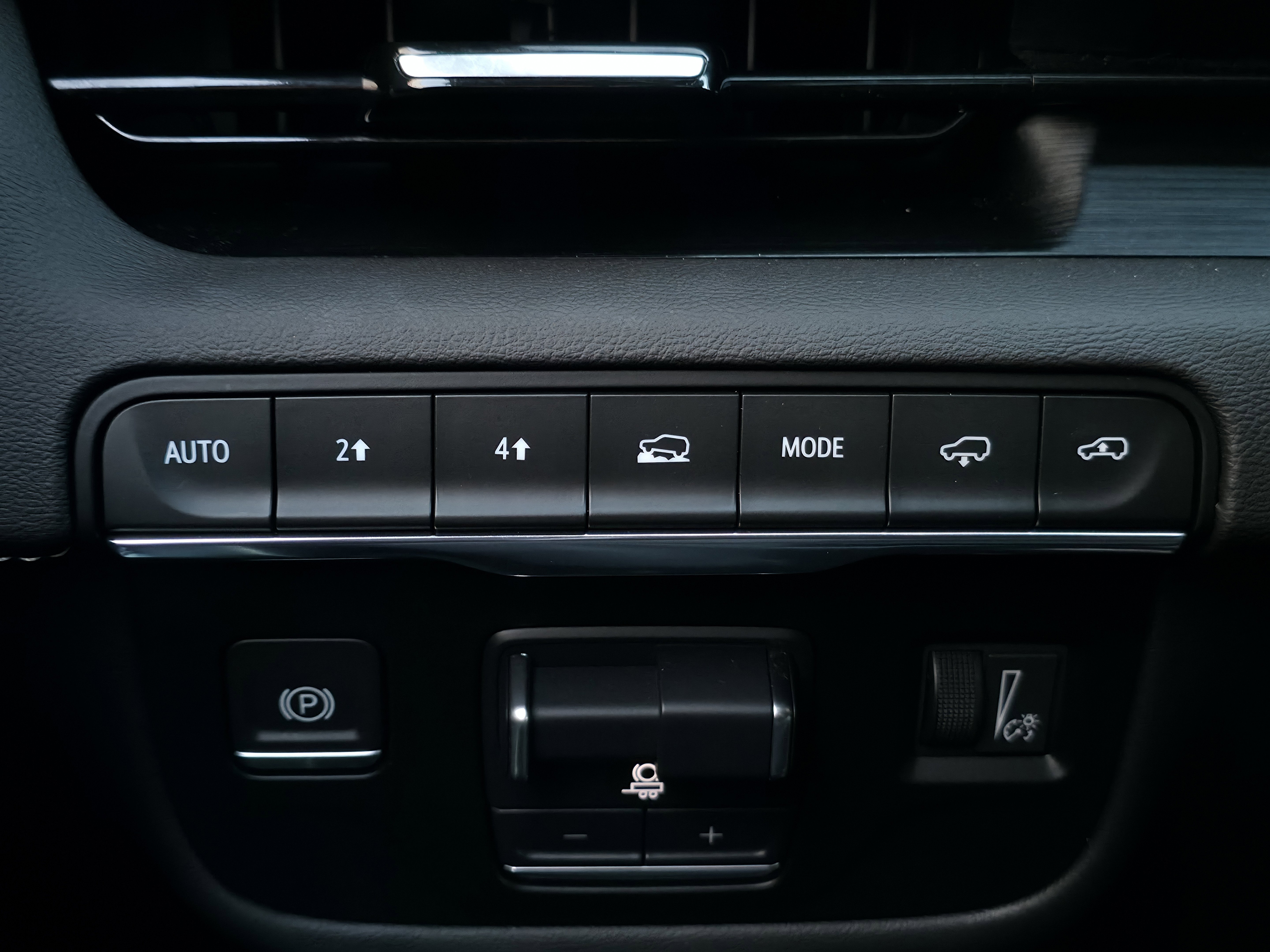 Used 2021 Cadillac Escalade Premium Luxury w/ Driver Assist Tech Package image 34