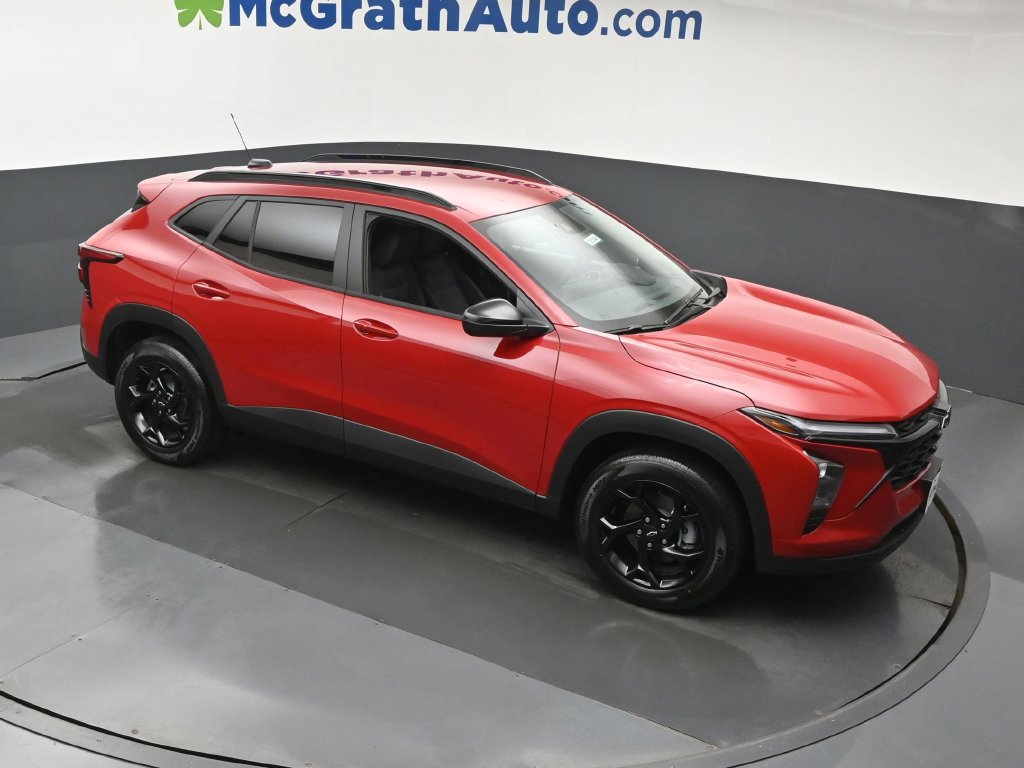 New 2026 Chevrolet Trax LT w/ Driver Confidence Package FWD image 3