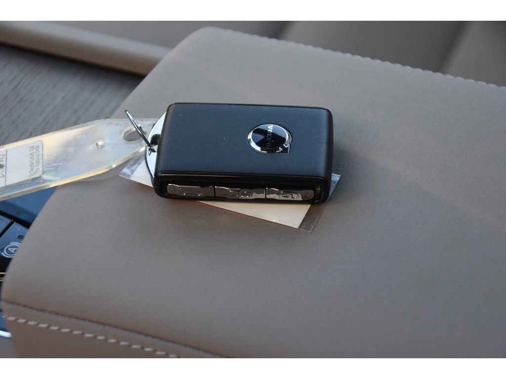 New 2026 Volvo XC90 B6 Plus w/ Protection Package Premier image 39