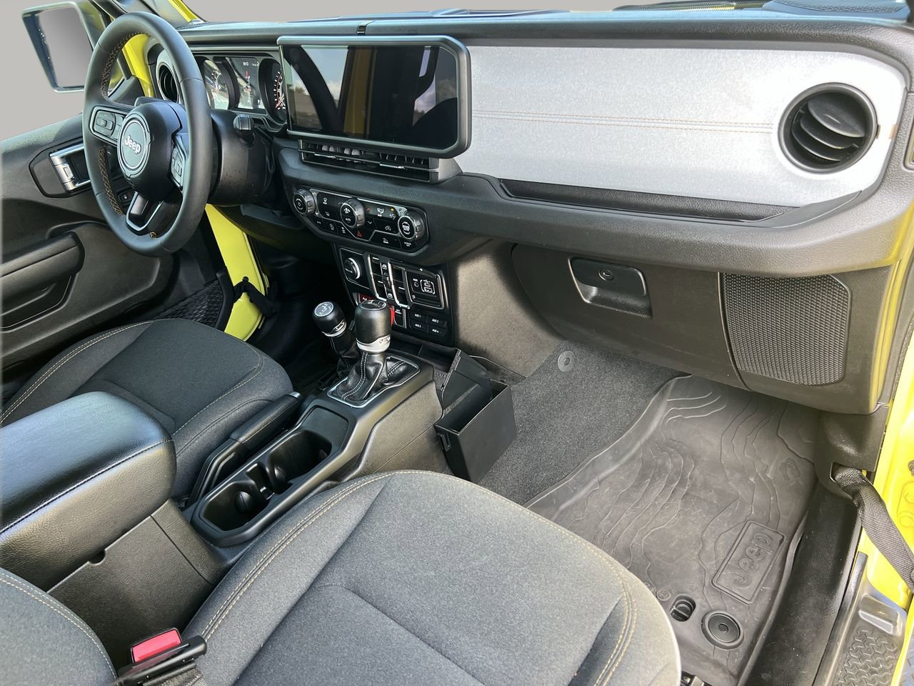 Used 2024 Jeep Gladiator Sport AWD/4WD image 12