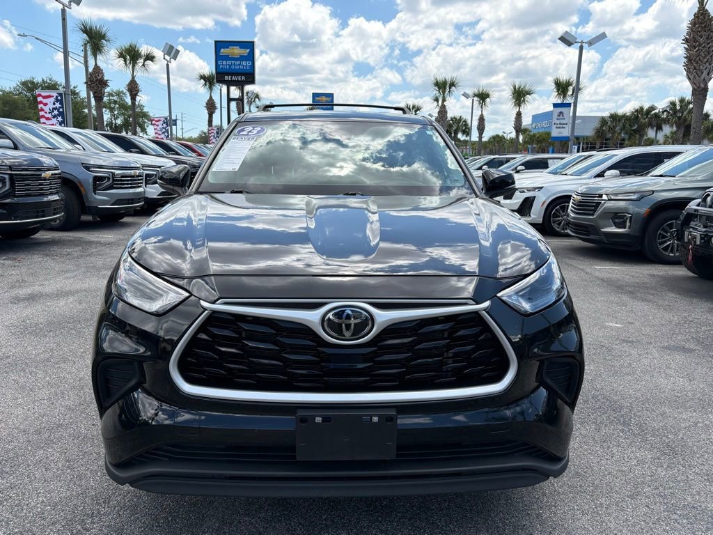 Used 2023 Toyota Highlander L FWD image 3