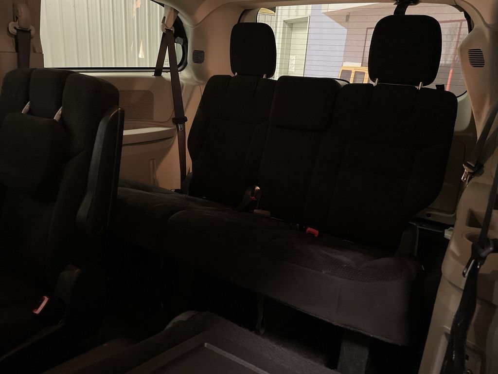 Used 2016 Dodge Grand Caravan SXT w/ Rear Park Assist Package FWD image 22