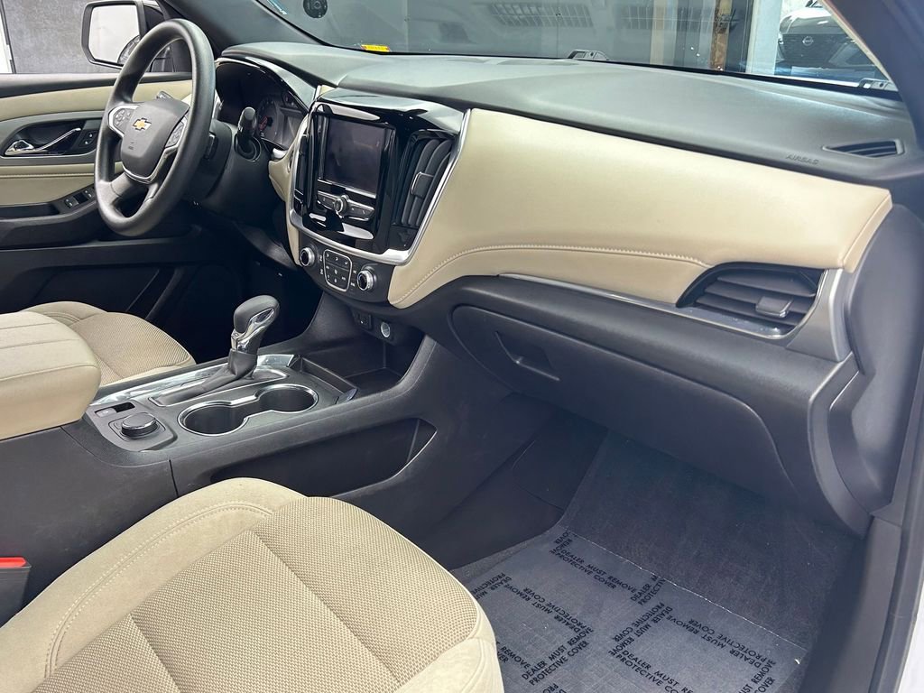Used 2022 Chevrolet Traverse LS image 44