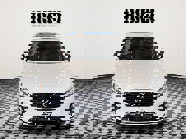 Used 2021 Volvo S60 T5 Momentum w/ Climate Package image 3