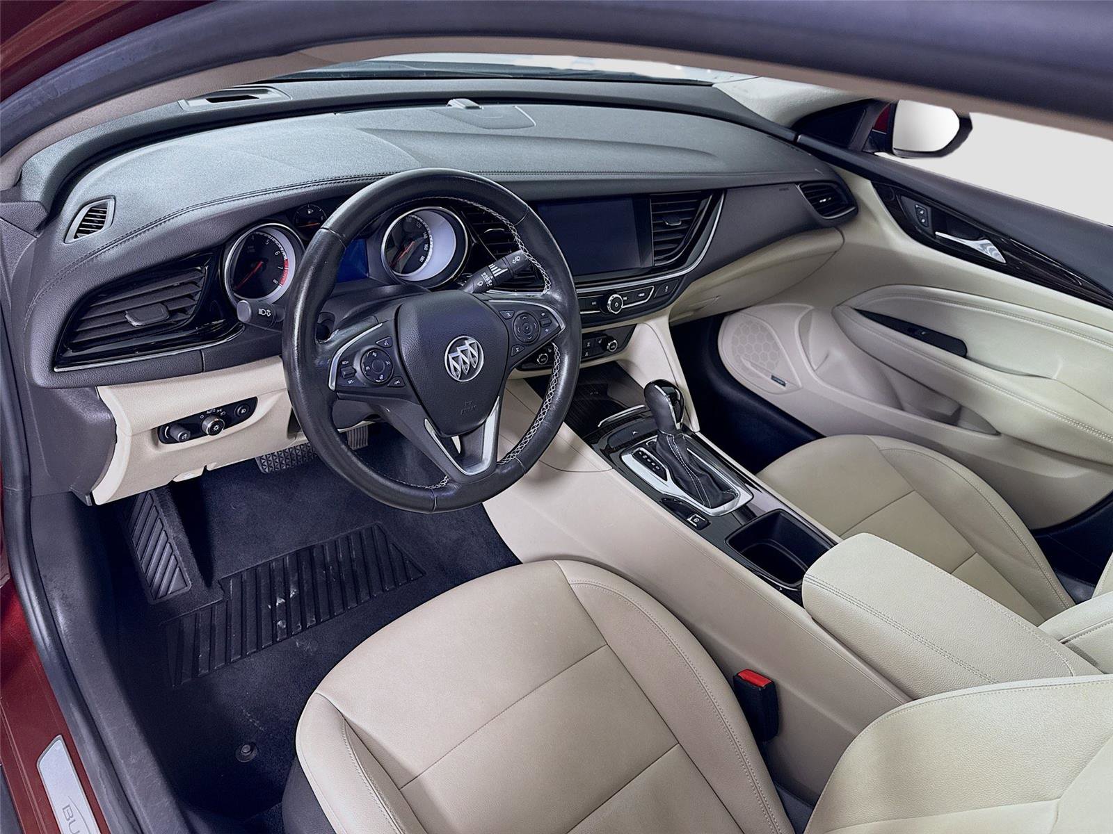 Used 2018 Buick Regal Essence w/ Driver Confidence Package #1 image 3