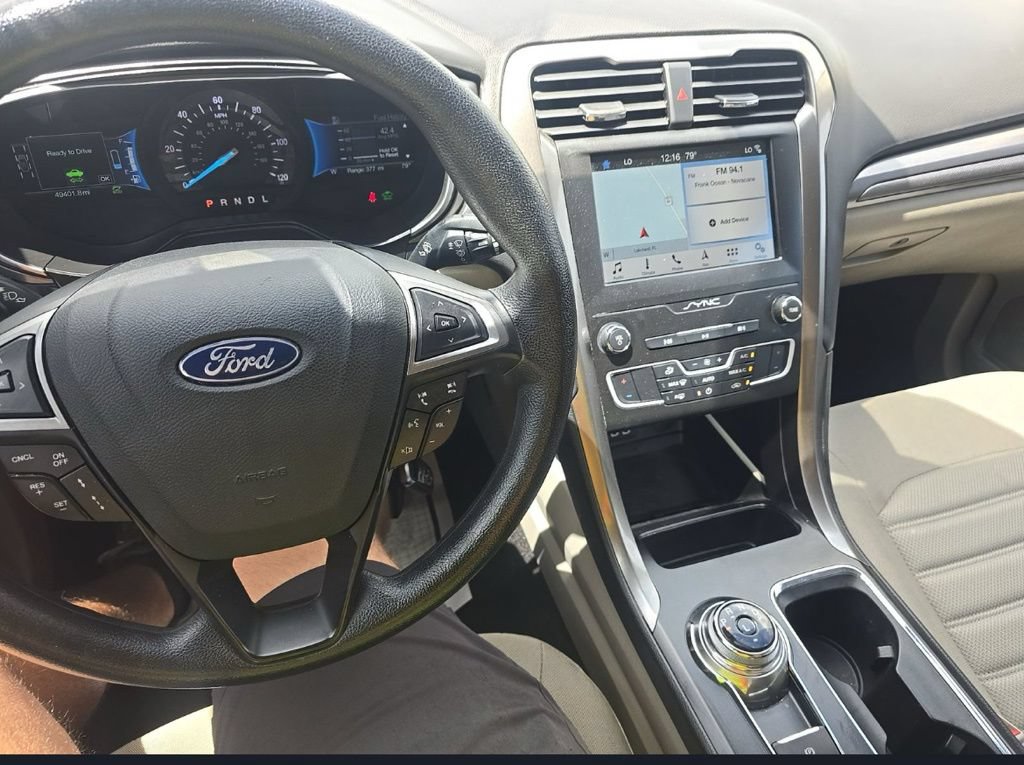 Used 2019 Ford Fusion SE FWD image 3