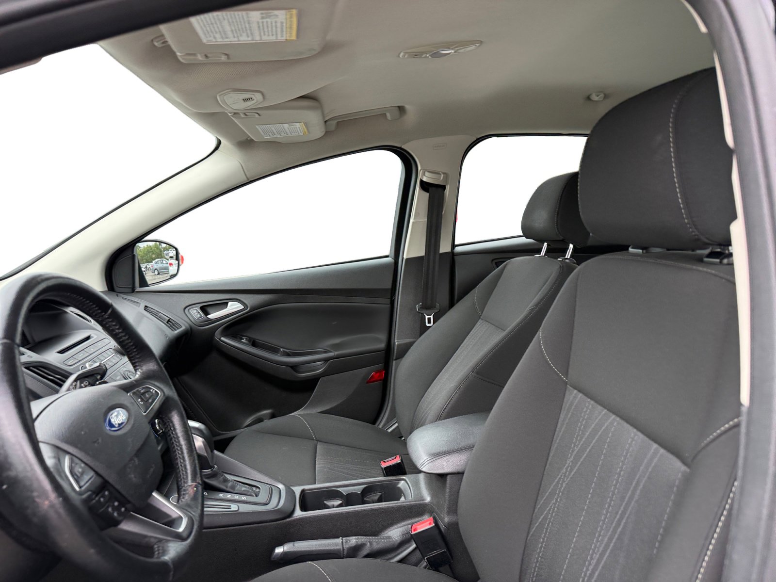 Used 2016 Ford Focus SE w/ SE Sport Package image 10