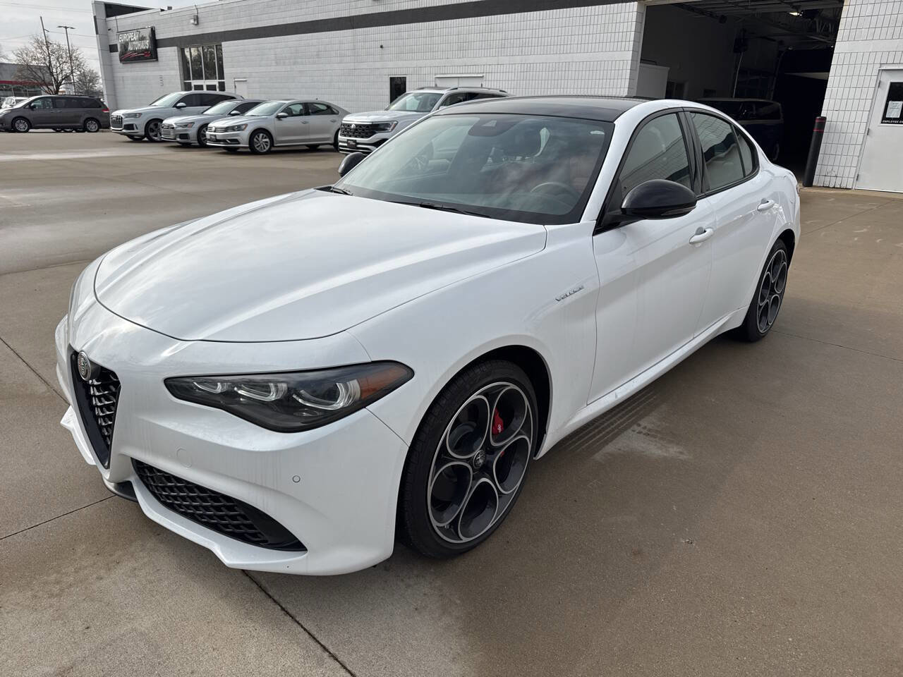 Used 2024 Alfa Romeo Giulia Veloce image 2