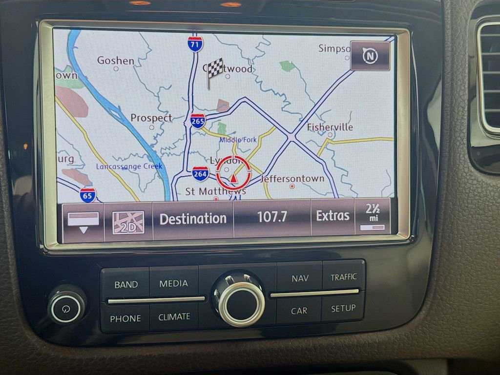 Used 2011 Volkswagen Touareg Sport image 13